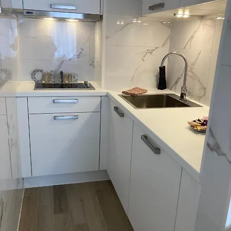 Heel Mooie Studio Met Garage Vlakbij De Zee En De Winkels Апартаменты *