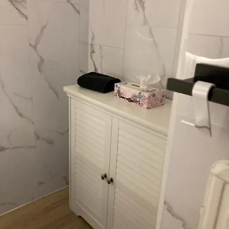 Heel Mooie Studio Met Garage Vlakbij De Zee En De Winkels アパート *